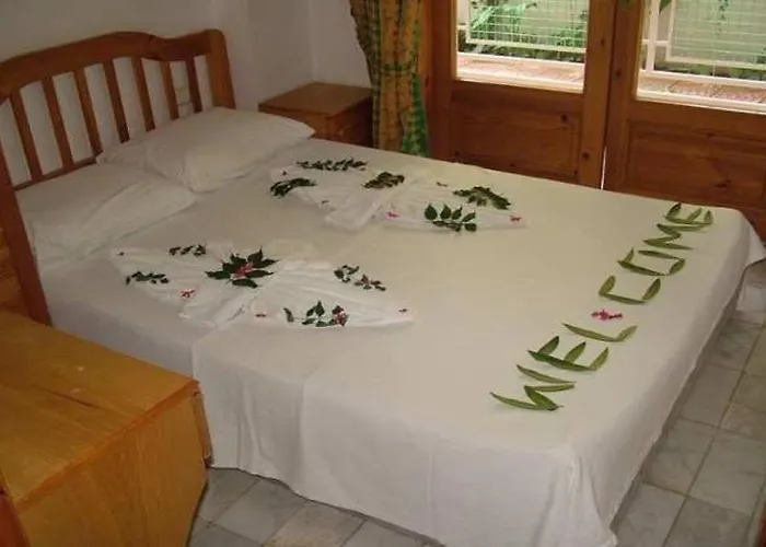 Castle Hotel İçmeler